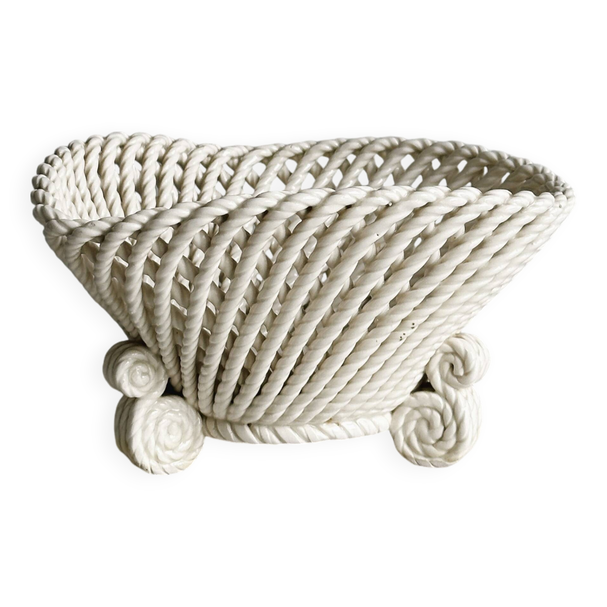 Corbeille décorative en céramique torsadée blanche