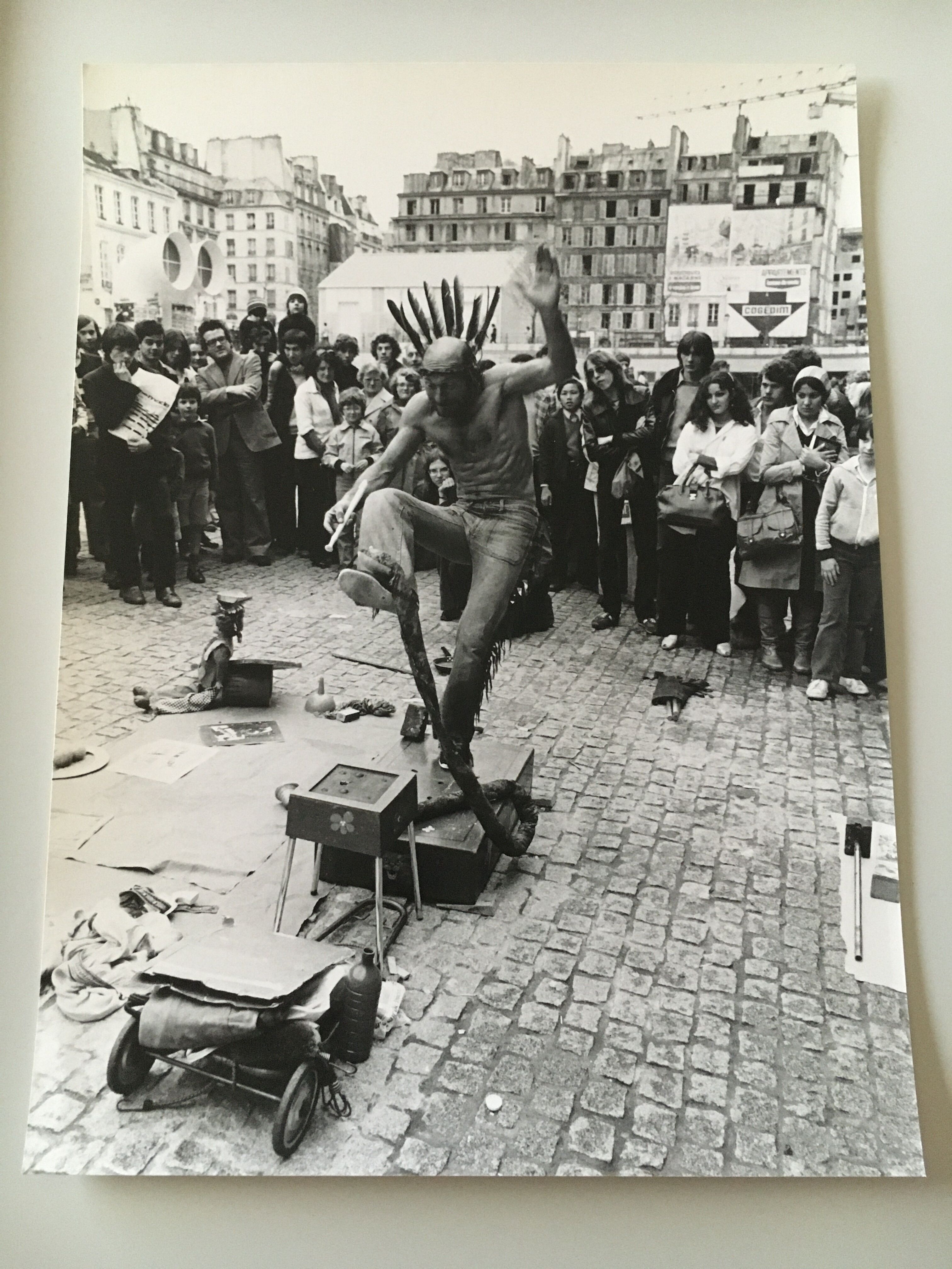 Grand édition années 80 - artist rue Beaubourg, Paris