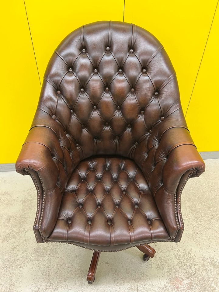 Fauteuil chesterfield directors en cuir brun