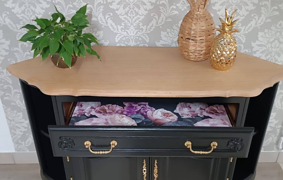 Buffet / TV cabinet in Louis XV style