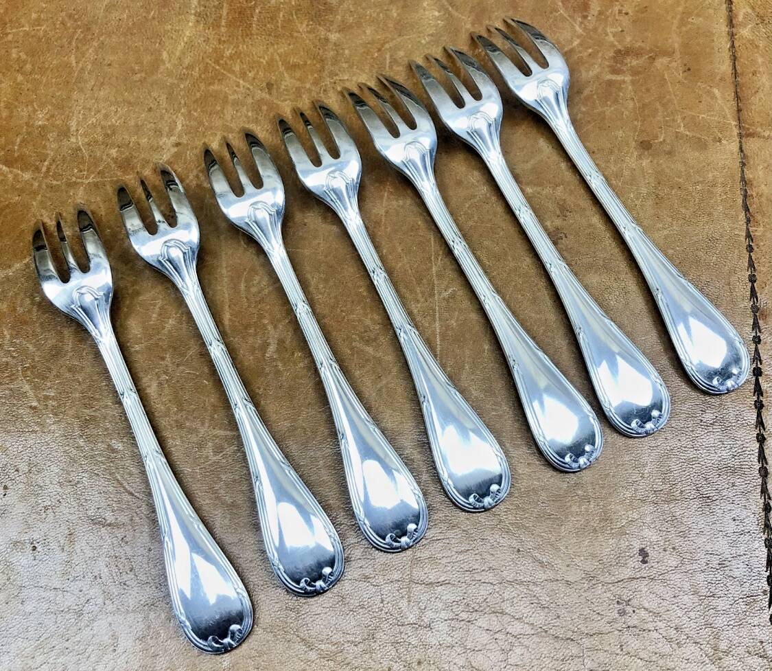 7 Christofle silver-plated oyster forks with Louis crossed ribbons