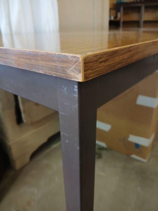 Table ancienne en formica et métal