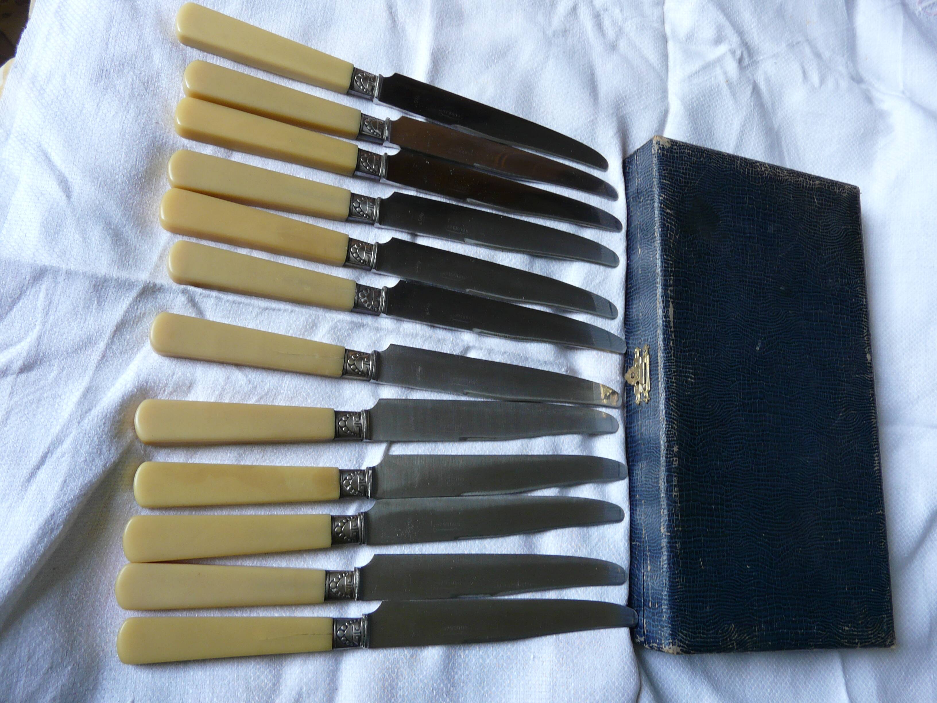 box of 12 stainless steel knives with bakelite handle and silver metal ferrule art decp