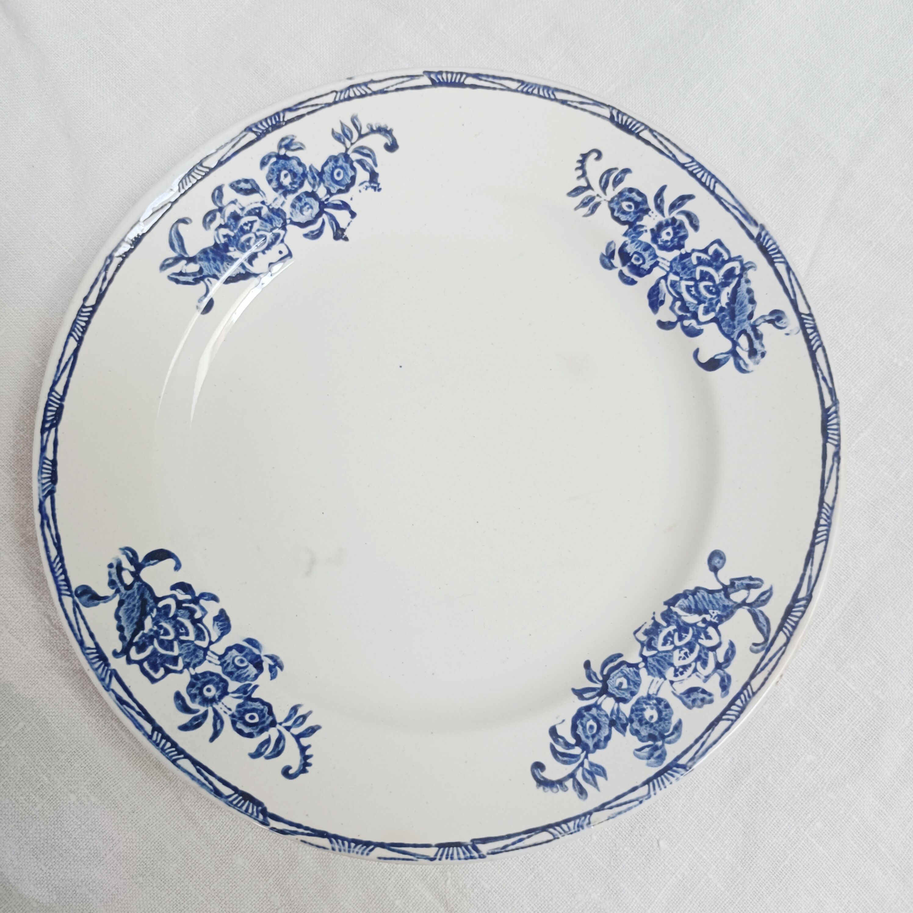 Set of 10 dessert plates, Saint-Amand, iron land, blue flowers