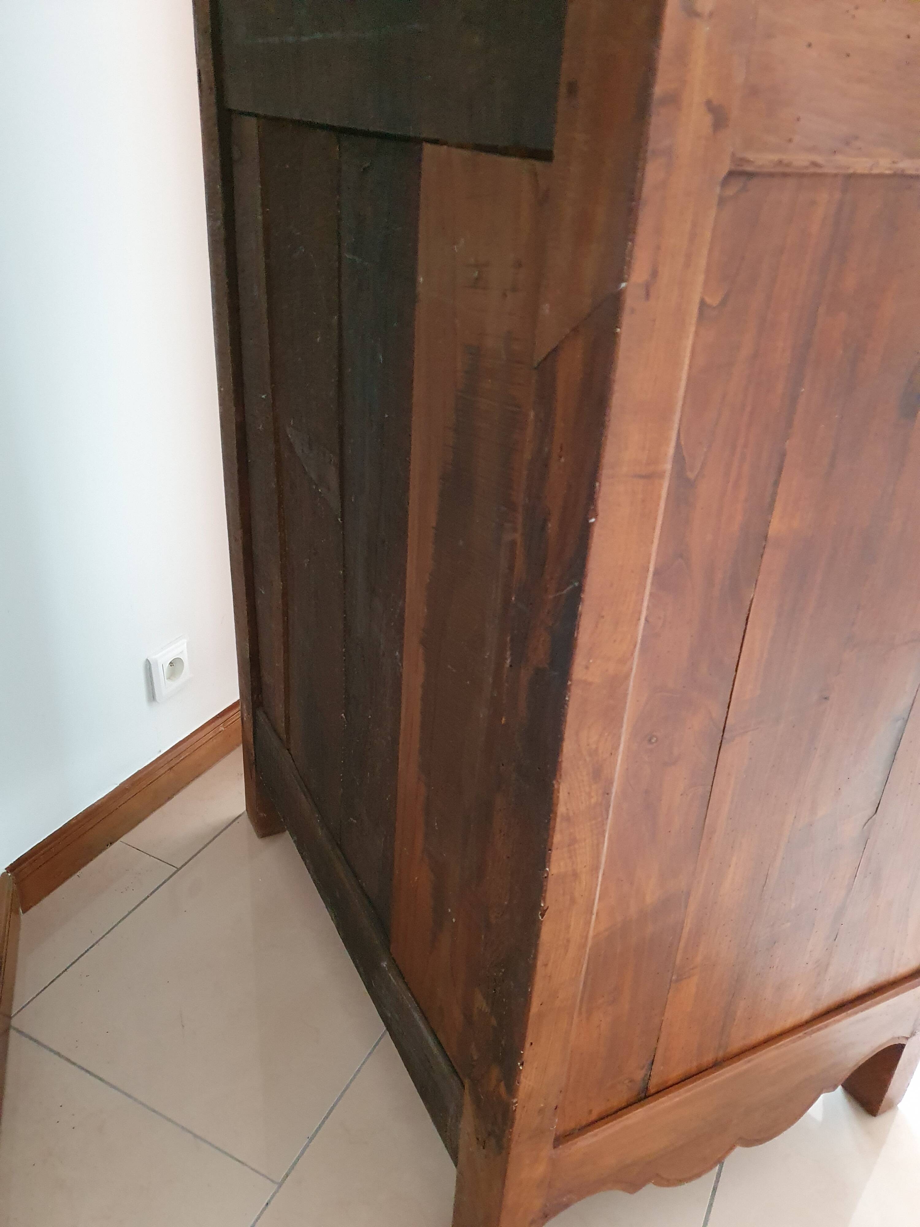 Standing man, solid oak wardrobe
