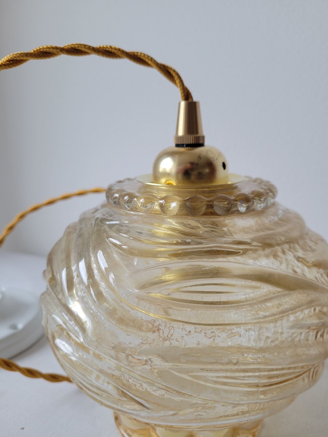 Suspension en verre moulé
