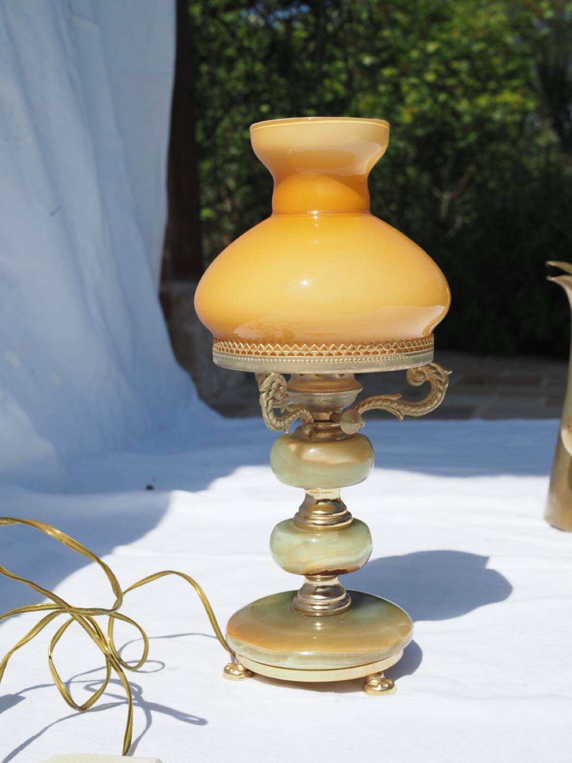 Lamp in onyx, brass and orange opaline lampshade