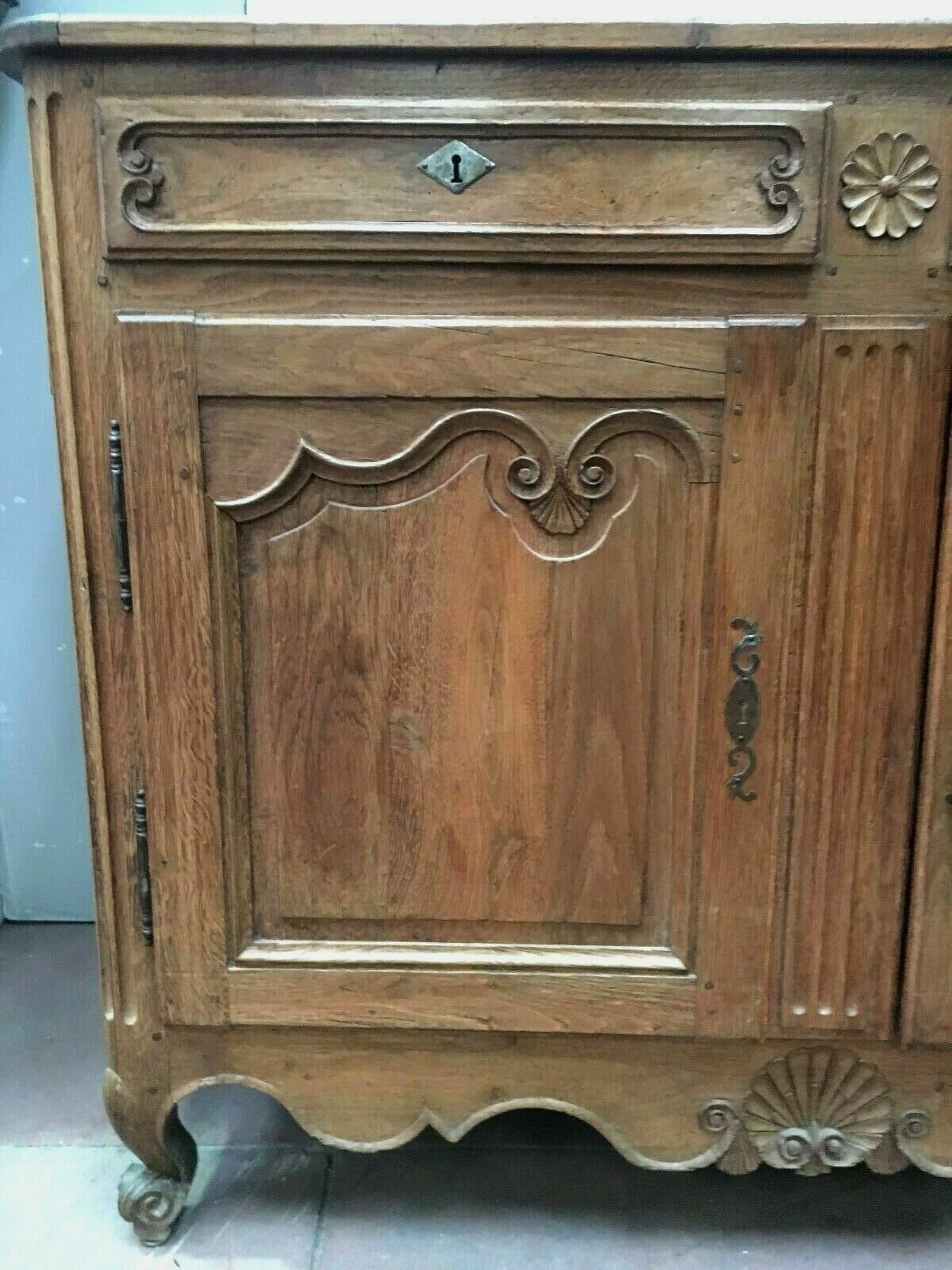 Buffet Louis XV in moulded oak 18th century