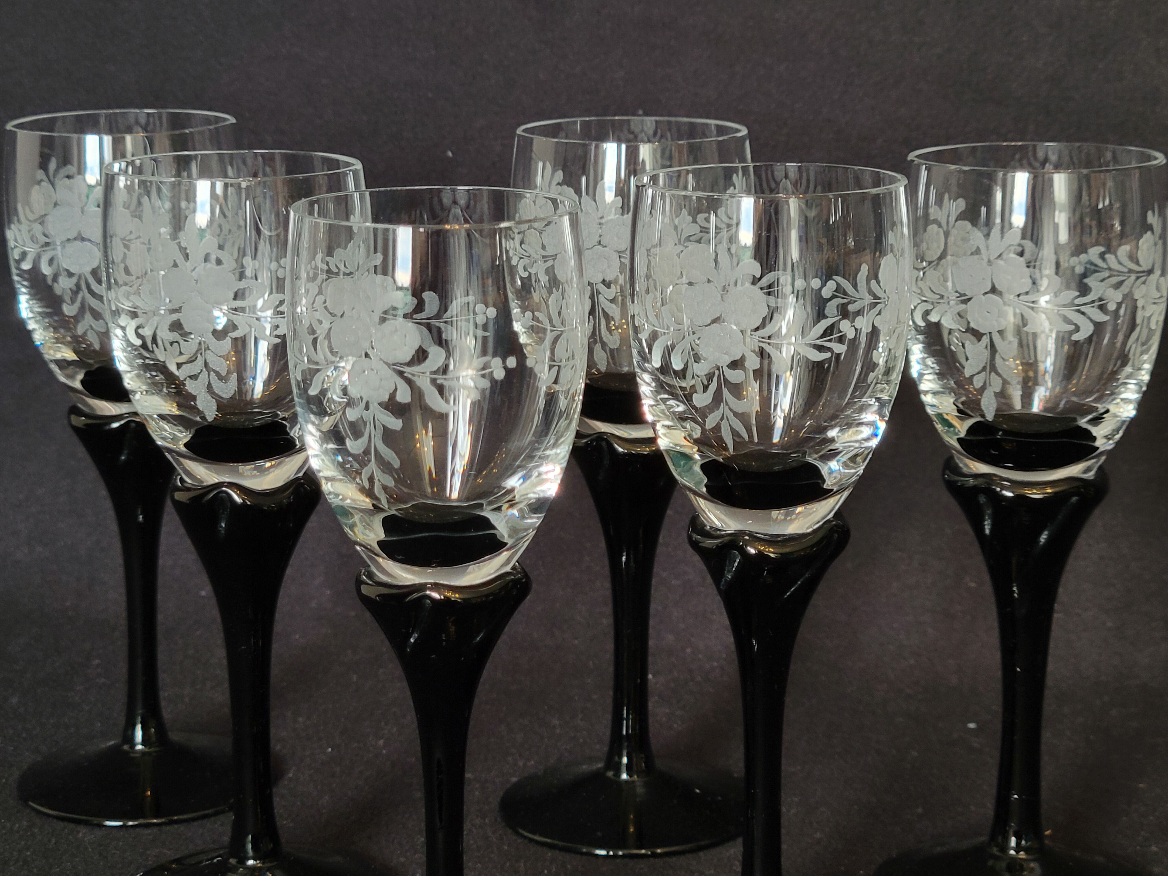 Set of 6 two-tone liqueur glasses with engraved glass foot