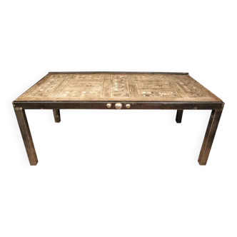 Table Orientaliste artisanalement réalisée a partir d'une porte Berbère