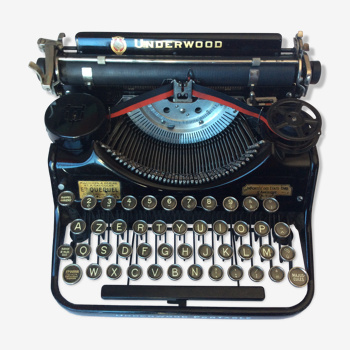 Old-typewriter Underwood portable