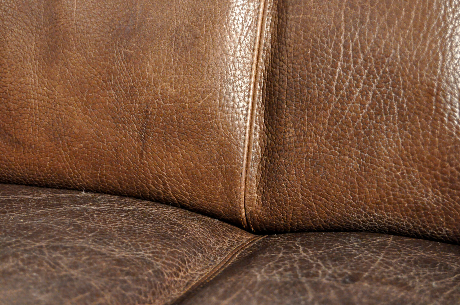 Neck leather 2-seater sofa by Hugo de Ruiter for Leolux, 1970s Netherlands