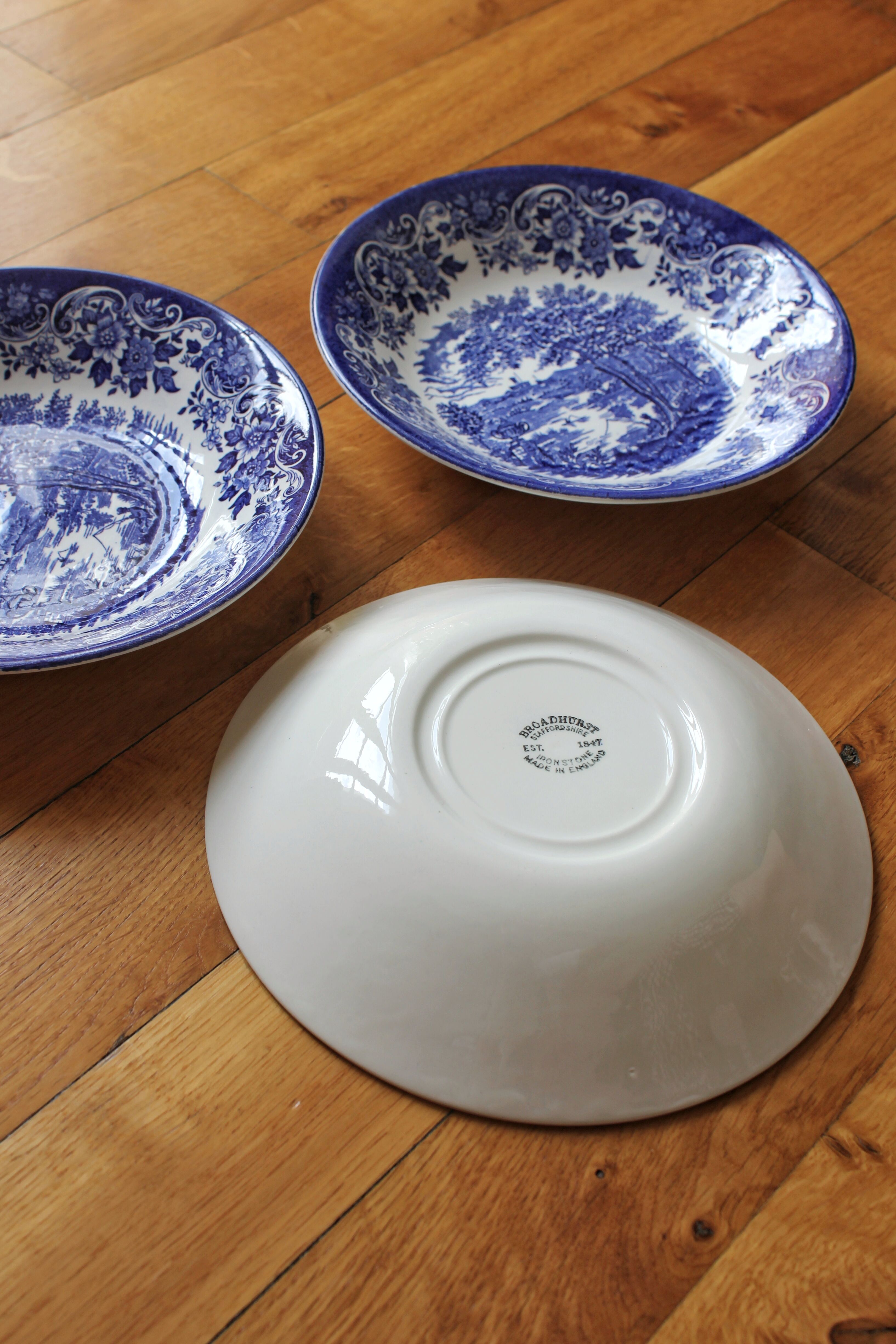 3 Broadhurst Staffordshire English earthenware calotte plates