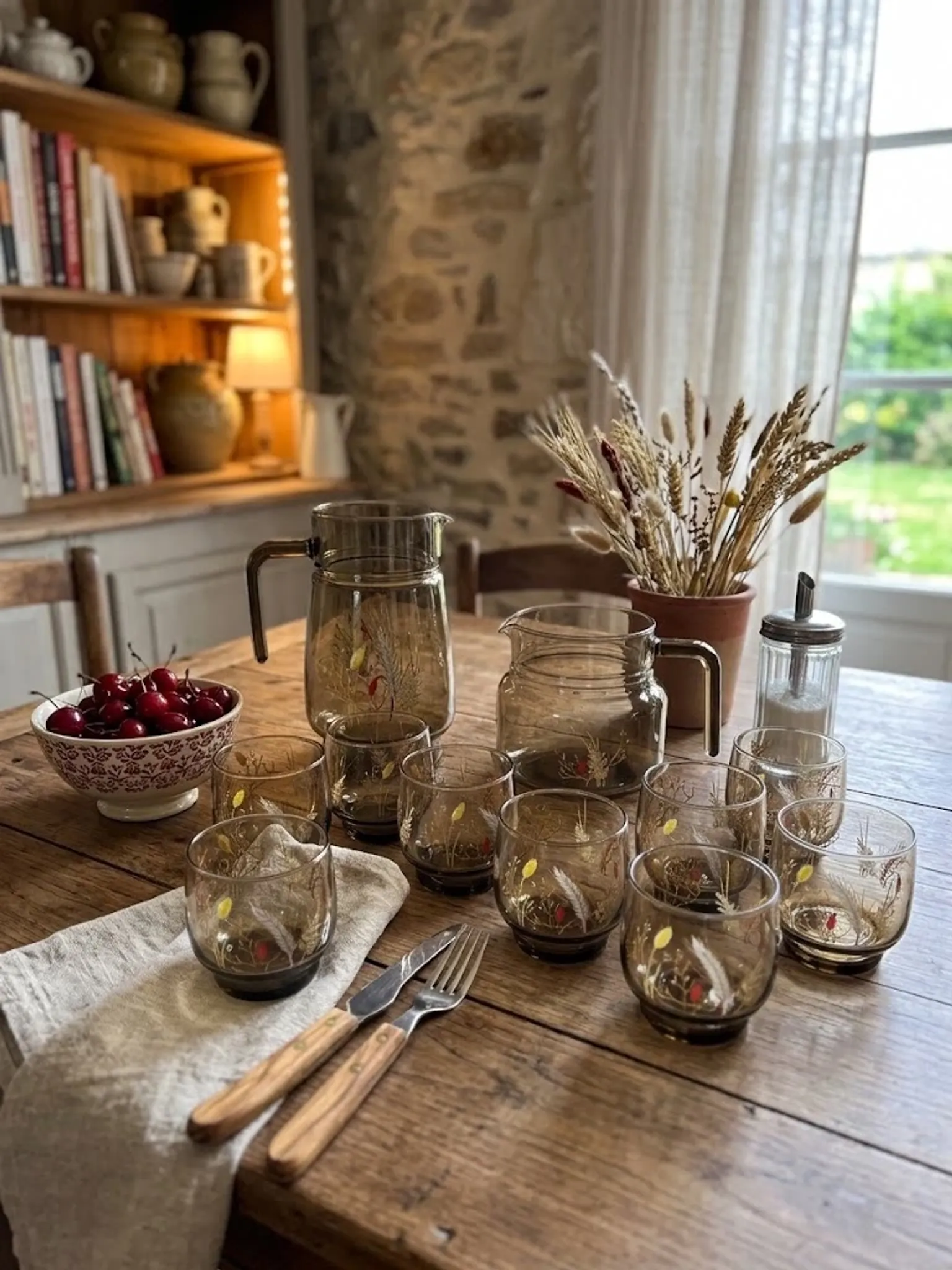 Large vintage orangeade service with smoky glass, country decor from the 70s - 14 pieces.