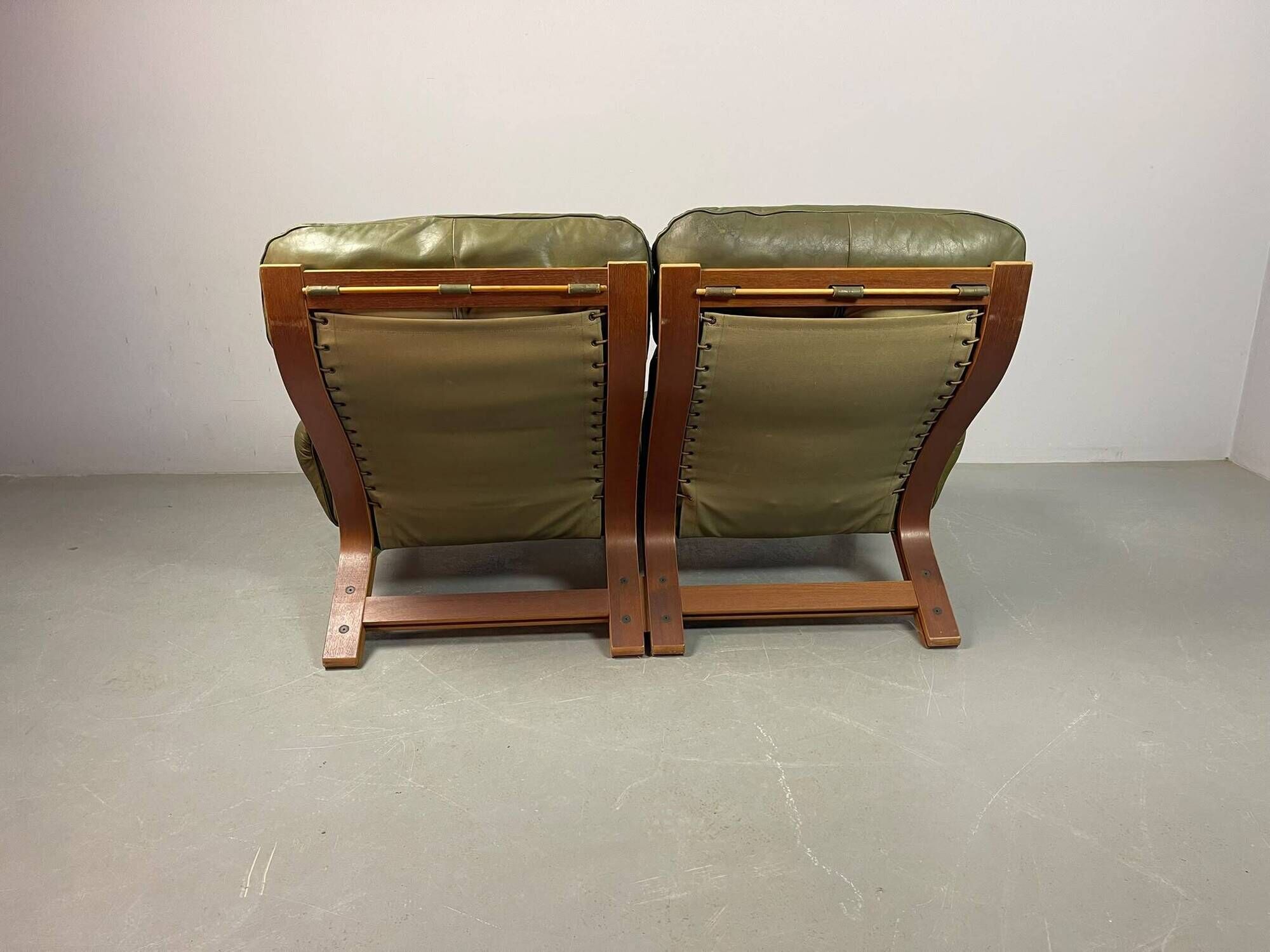 Supercomfy Scandinavian Rybo Rykken Olivegreen Leather 2-Seater Ry-Wing