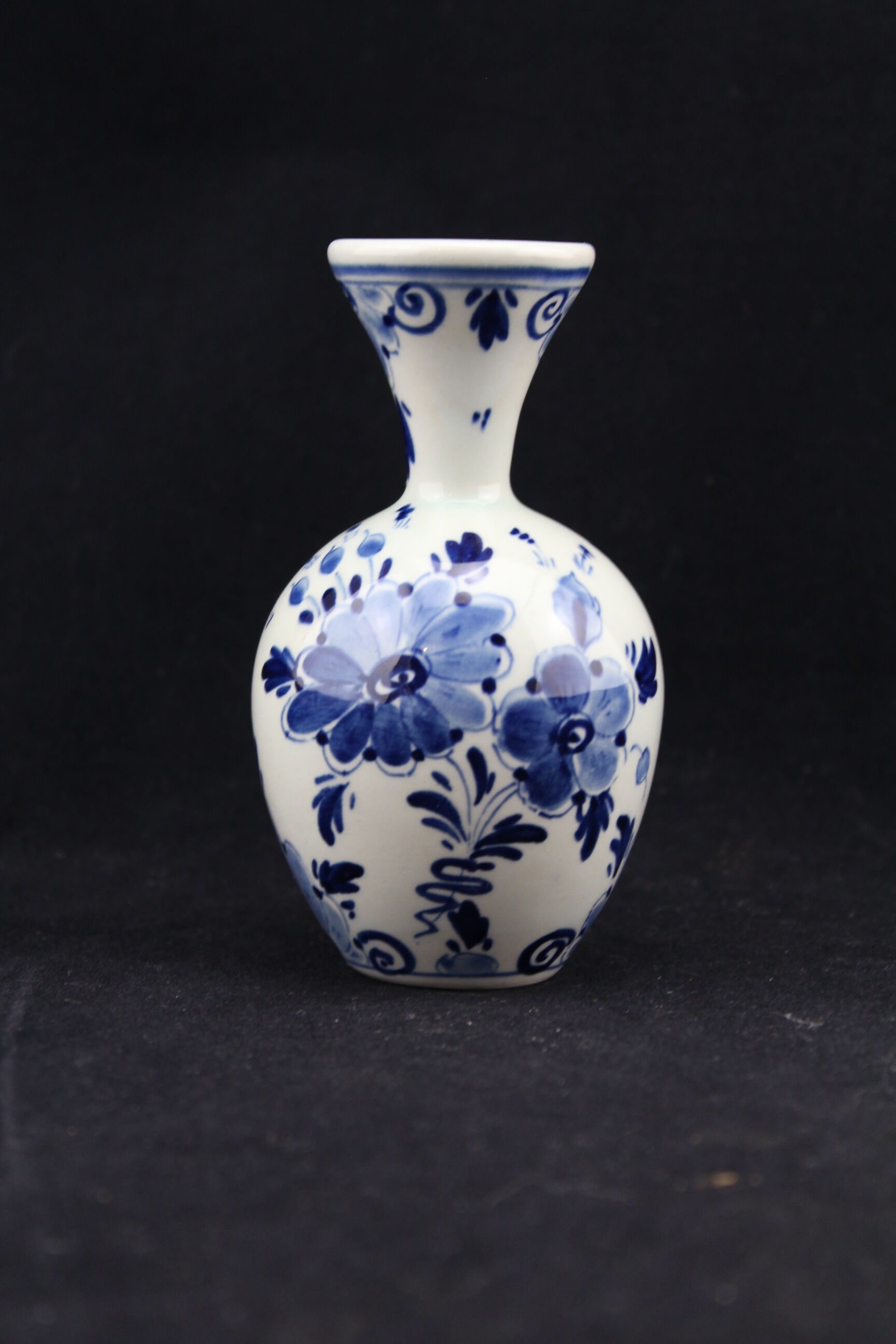 Vase earthenware of Delft, Holland