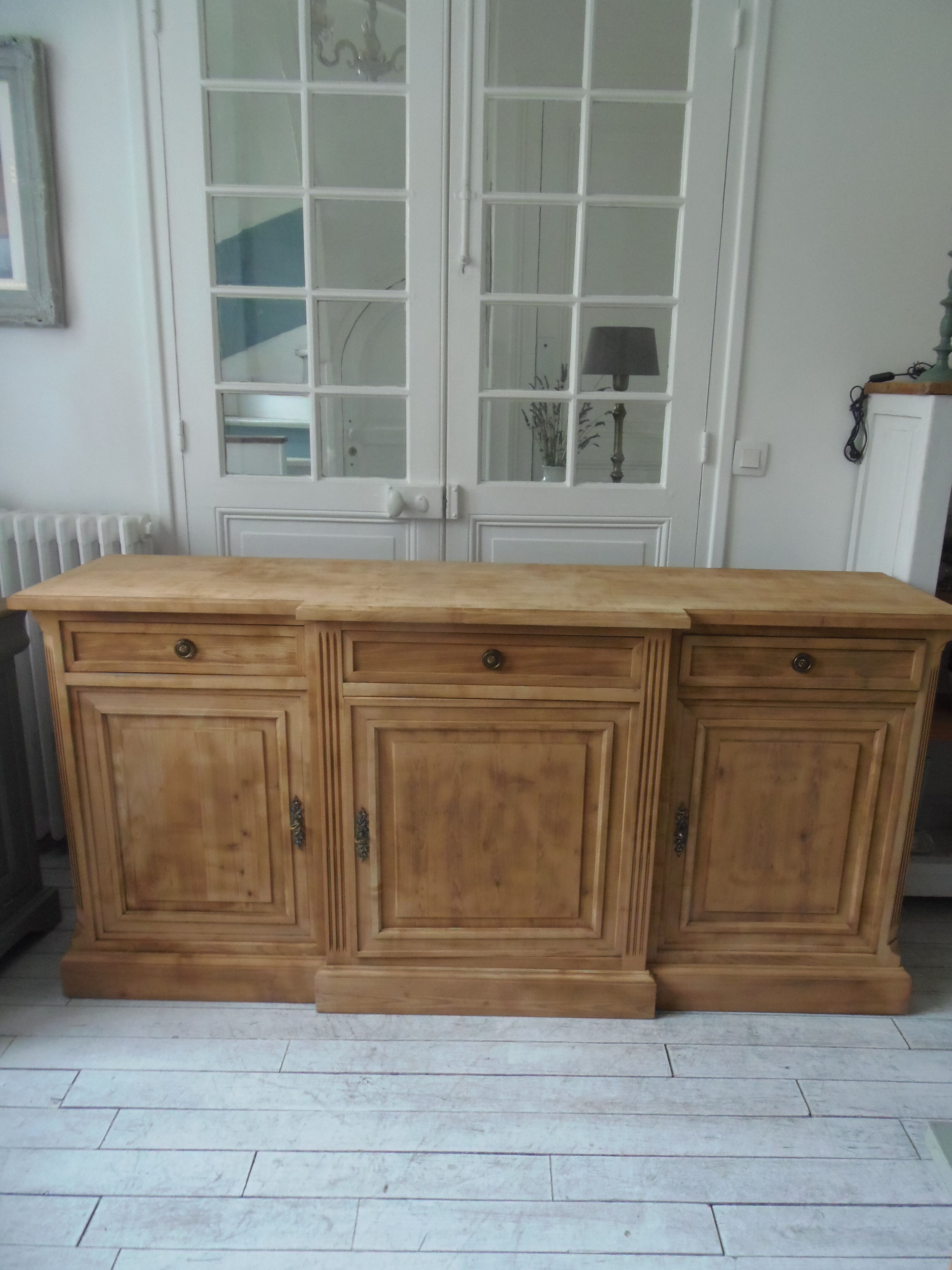 Buffet 3 doors of beautiful Louis XVI style in raw wood