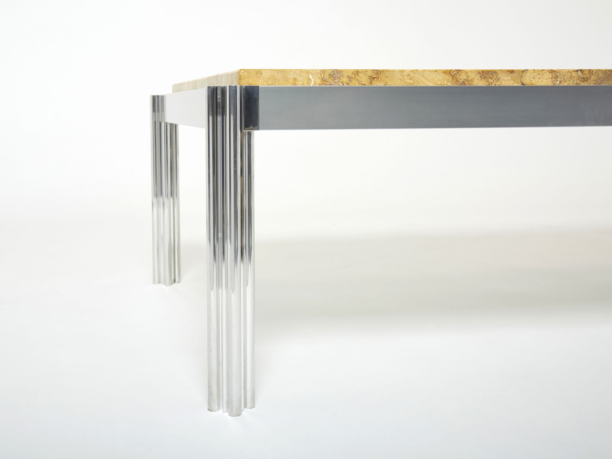 Table basse chrome aluminium travertin jaune George Ciancimino 1975