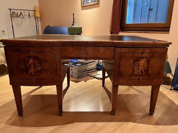 Bureau ancien style Empire en placage de loupe, cuir vert, avec tiret
