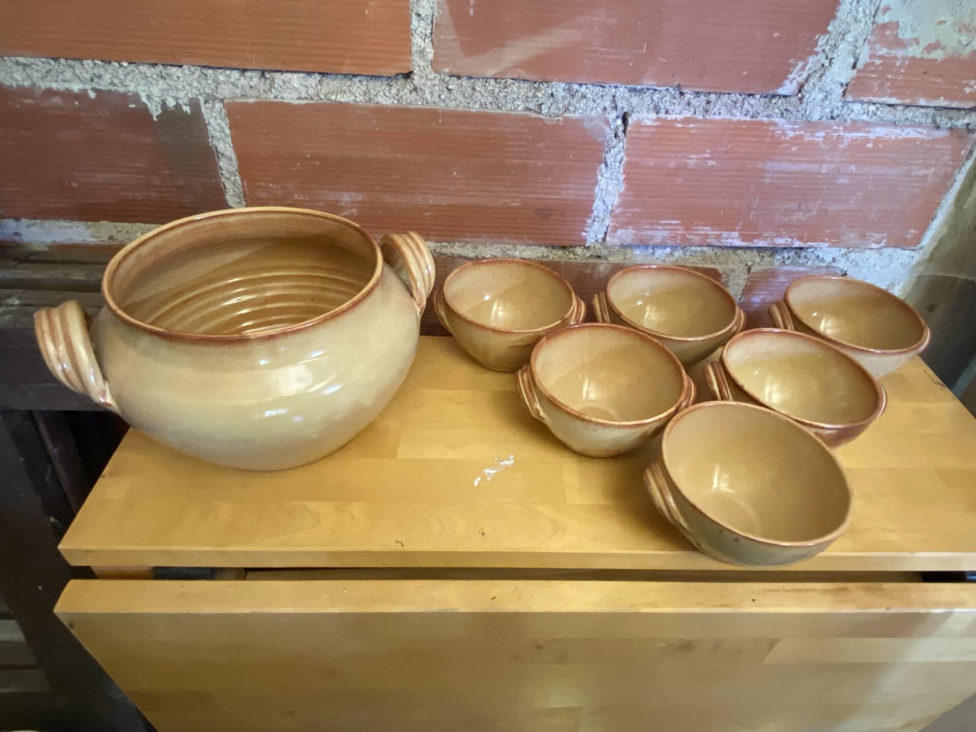 Soupière et 6 bols anciens Vallauris en céramique beige, années 50