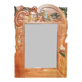 Miroir biseauté en bois sculpté d'un décor floral peint