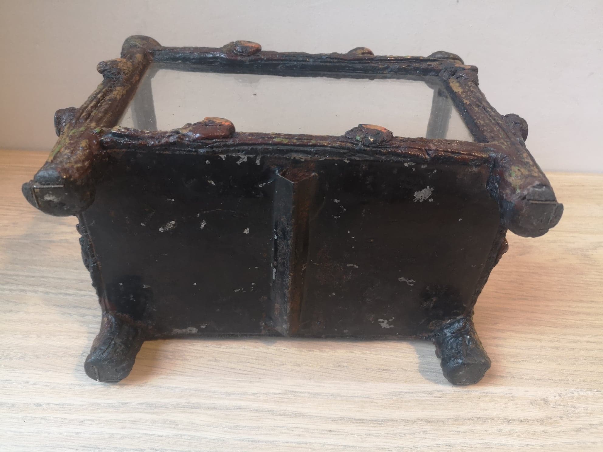 Gardener - Metal and glass - Imitation wood.