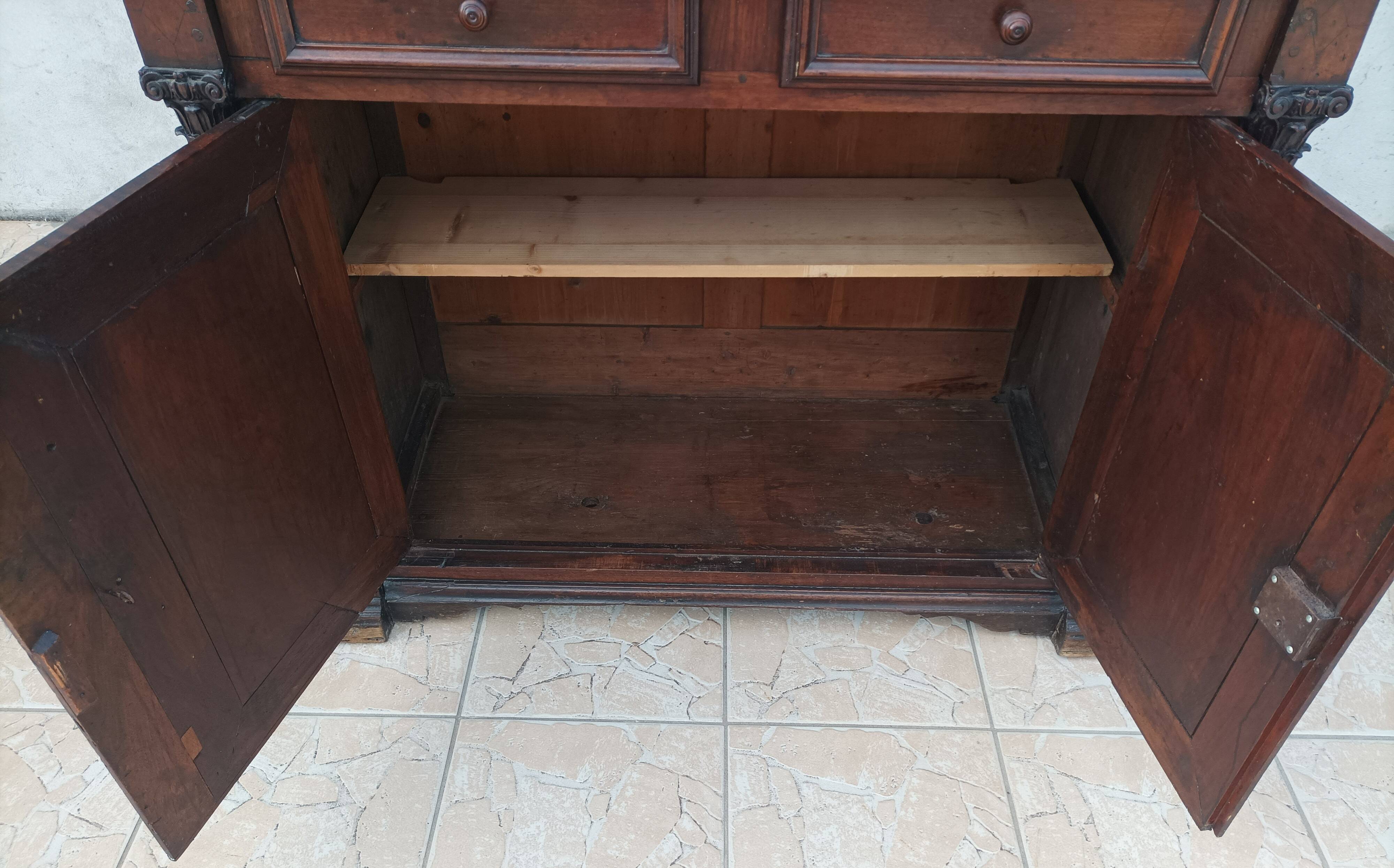 Buffet Louis XIII en noyer