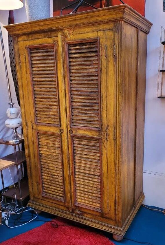 Indian wardrobe Rajasthan yellow, with clerestory