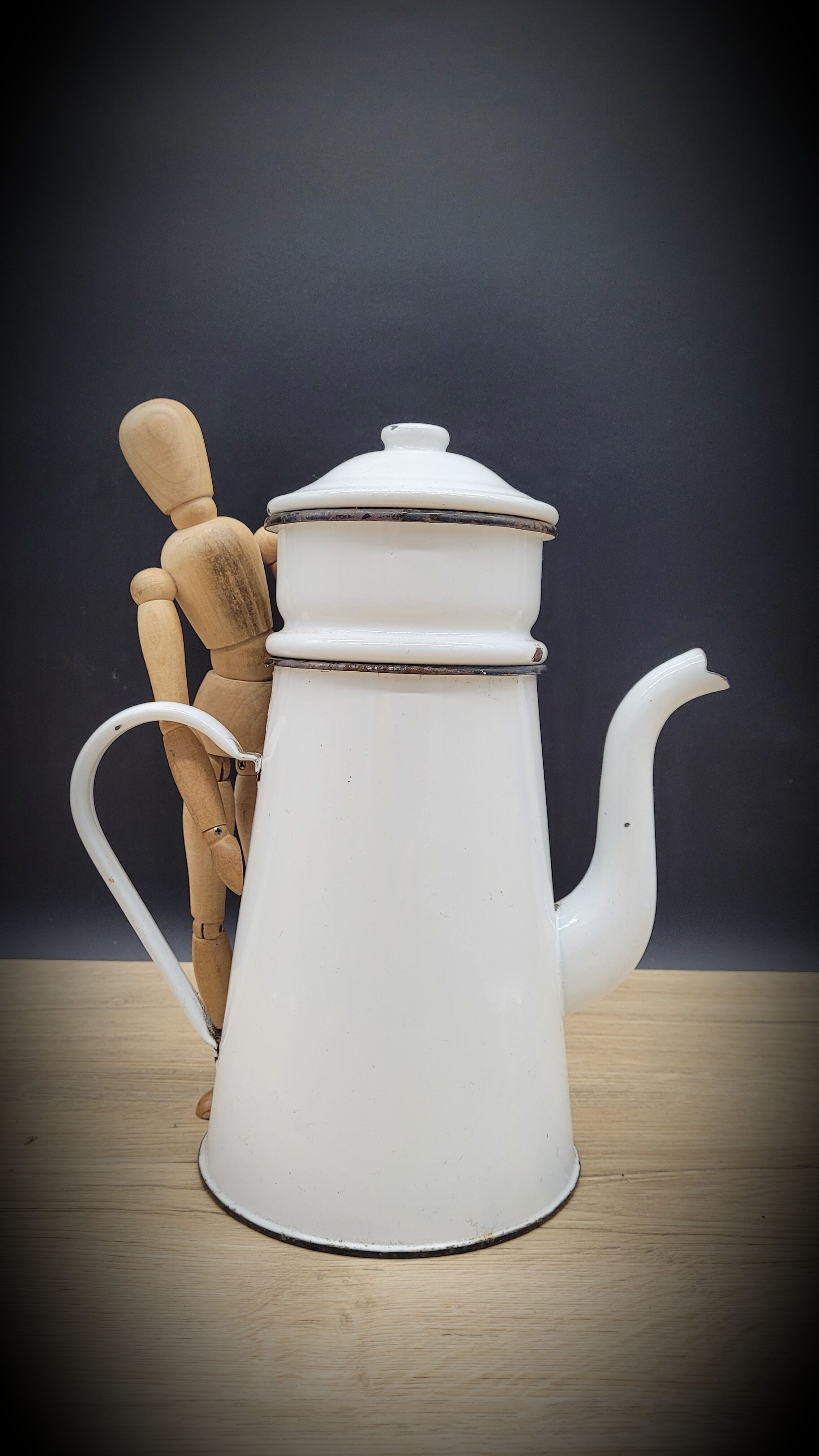White enamelled teapot coffee maker