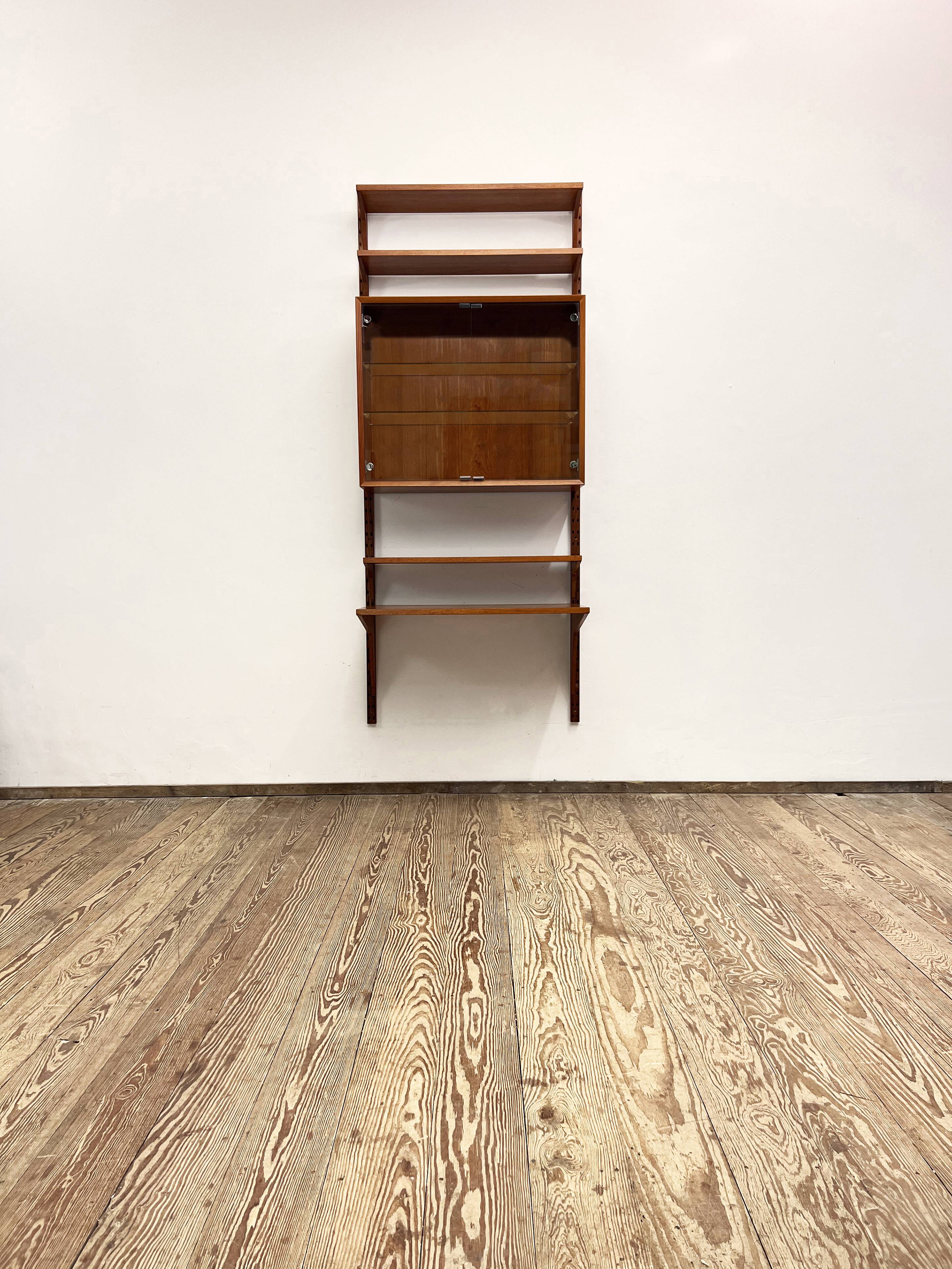 Small Mid-Century Modern Wall Unit,  Royal System with  Desk, Poul Cadovius for Cado, Denmark, 1950s