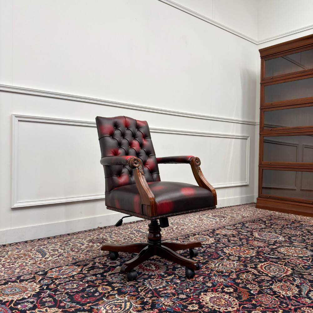 Chaise de bureau Chesterfield anglaise classique en rouge bordeaux