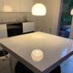 Lampadaire arc blanc et argenté en métal et marbre