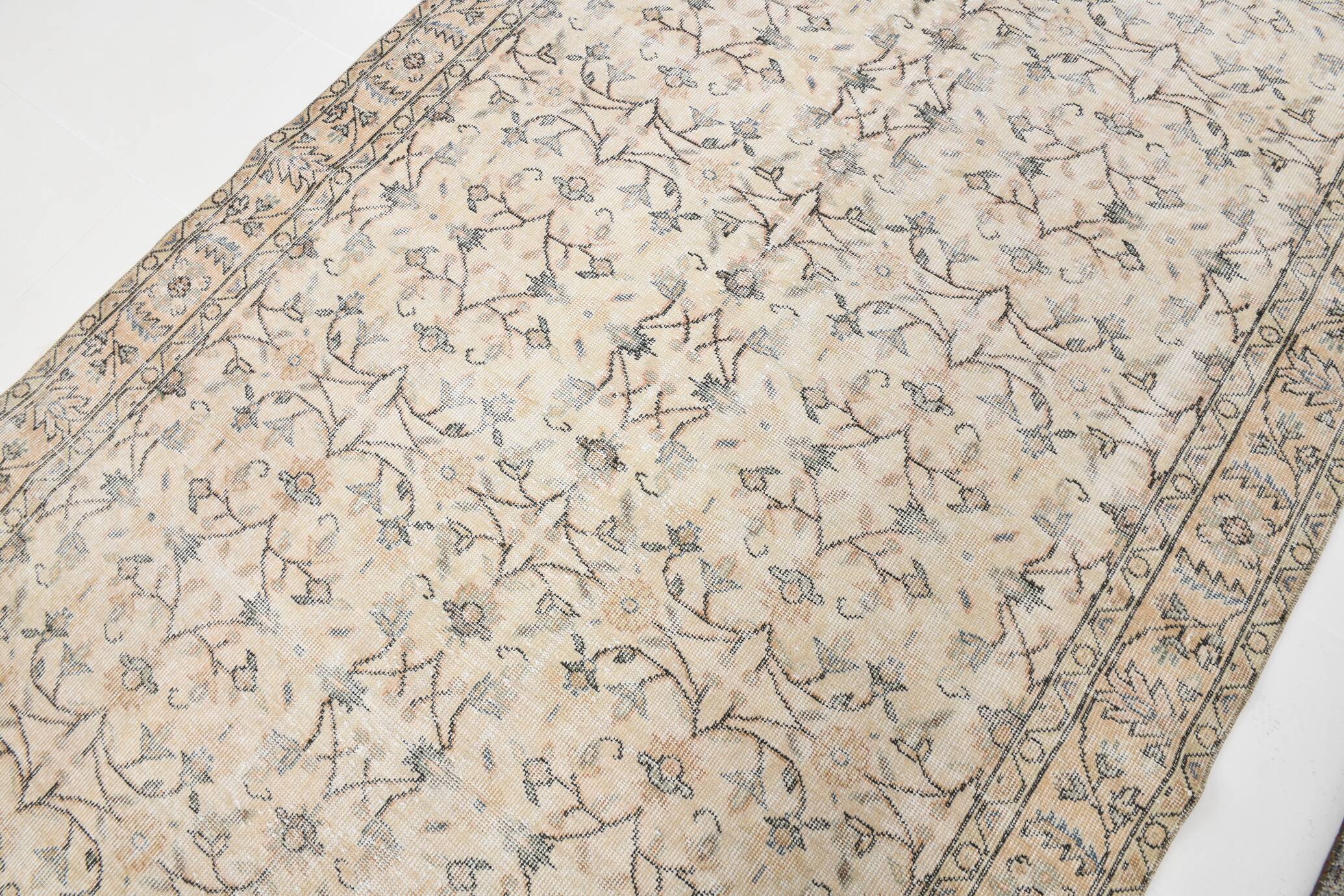 6x10 Vintage Faded Brown & Beige Classic Vintage Rug