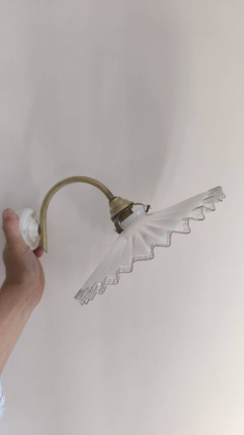 Vintage wall light in notched opaline and gilded brass