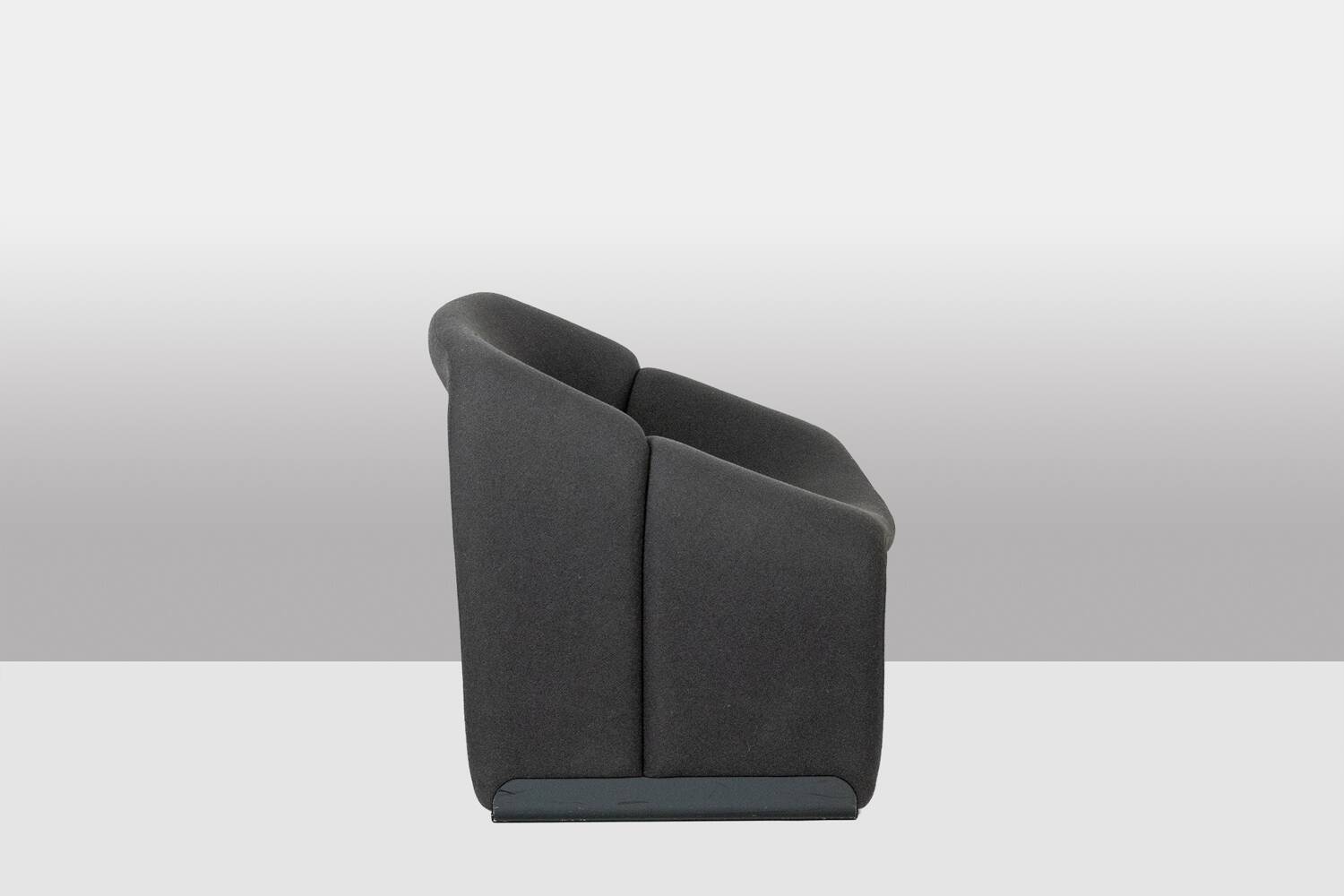 Pierre Paulin for Artifort. Pair of "Groovy" armchairs. 1970s-80s