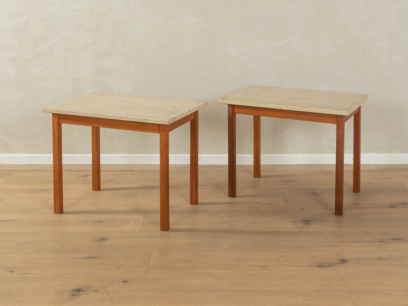 2 tables d'appoint en travertin avec structure en teck, années 1960