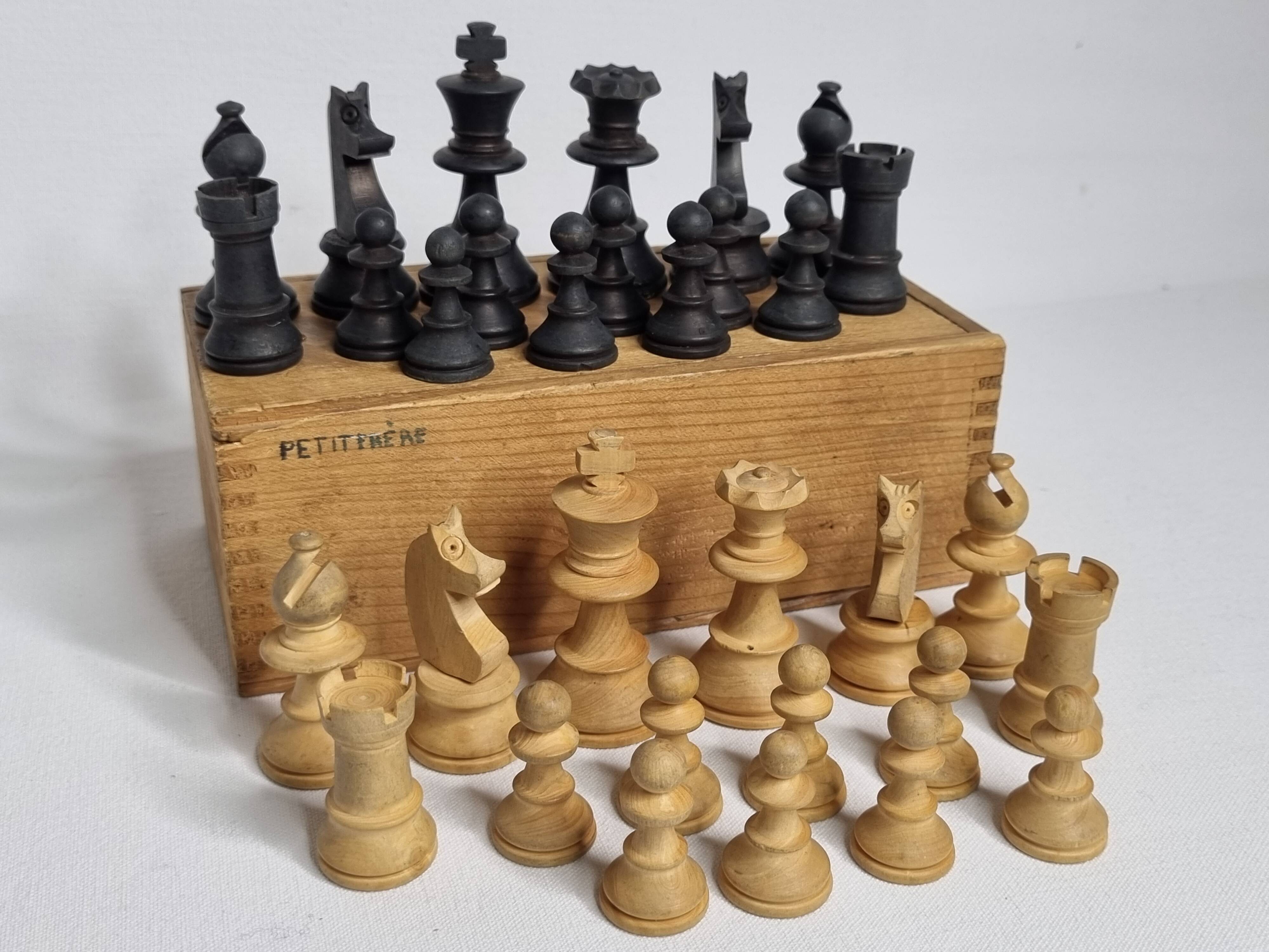 Antique Staunton Design Chess Set - Turned Wood Pieces (King 6cm)