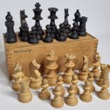 Antique Staunton Design Chess Set - Turned Wood Pieces (King 6cm)