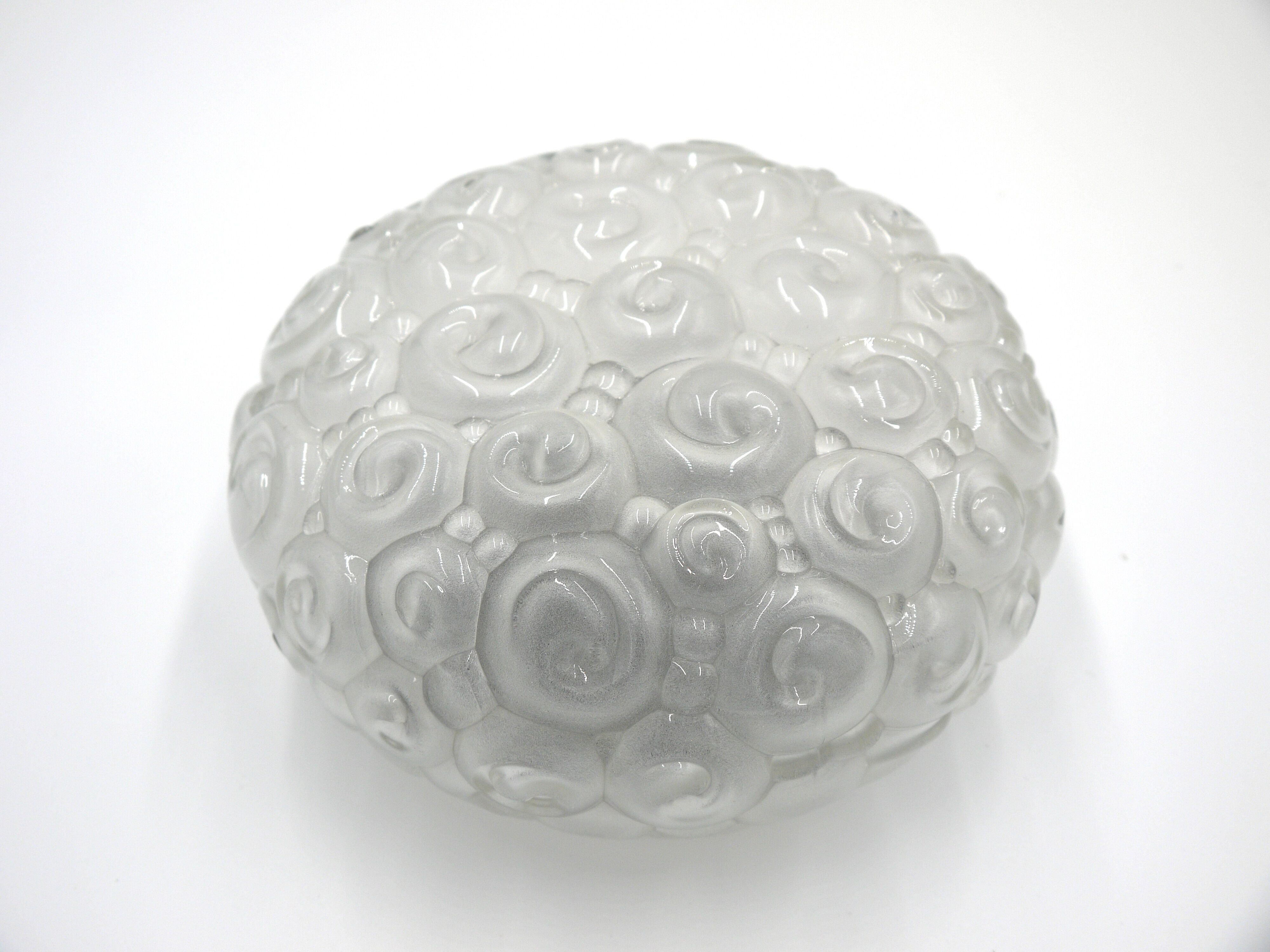Round ceiling lamp made of molded glass