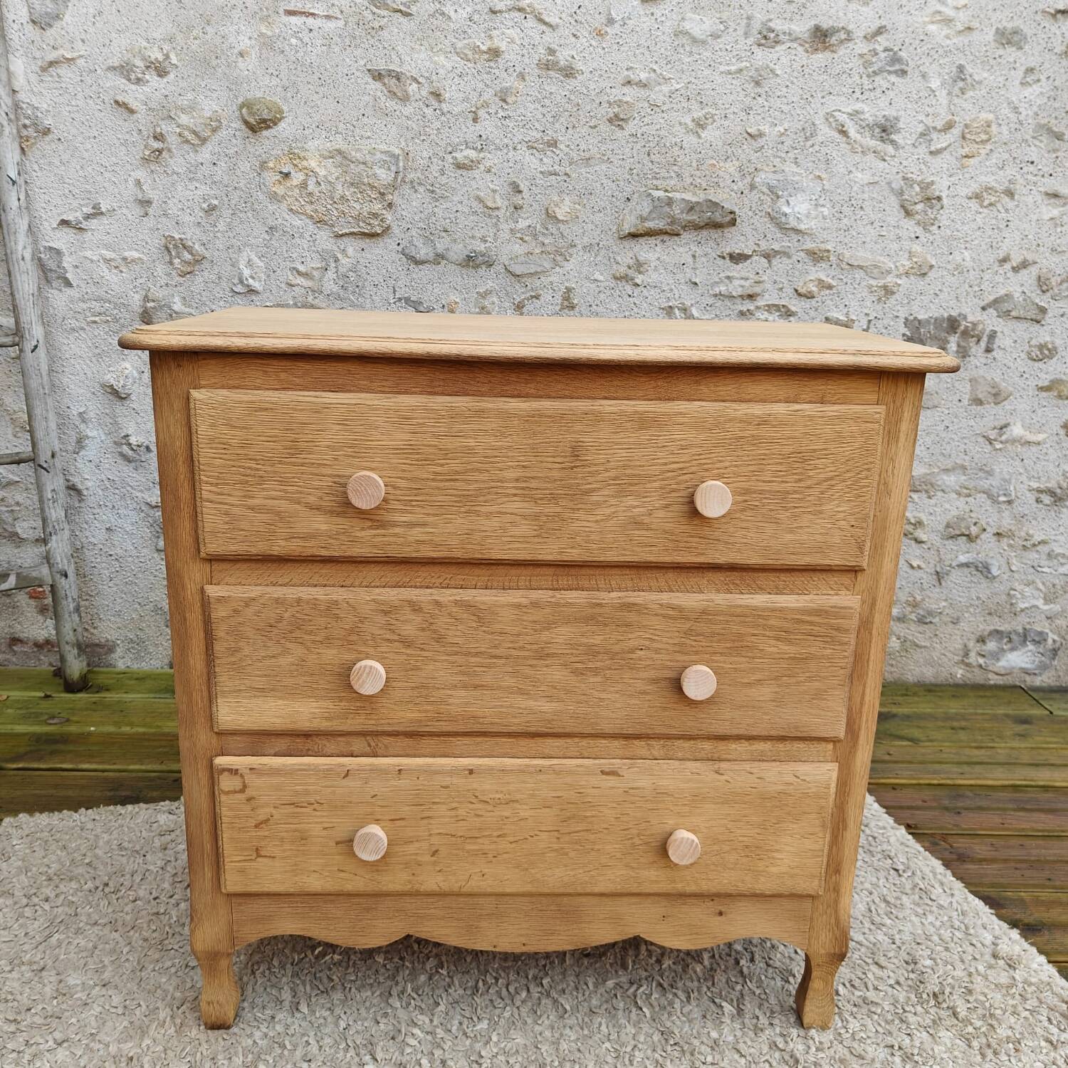 Oak chest of drawers