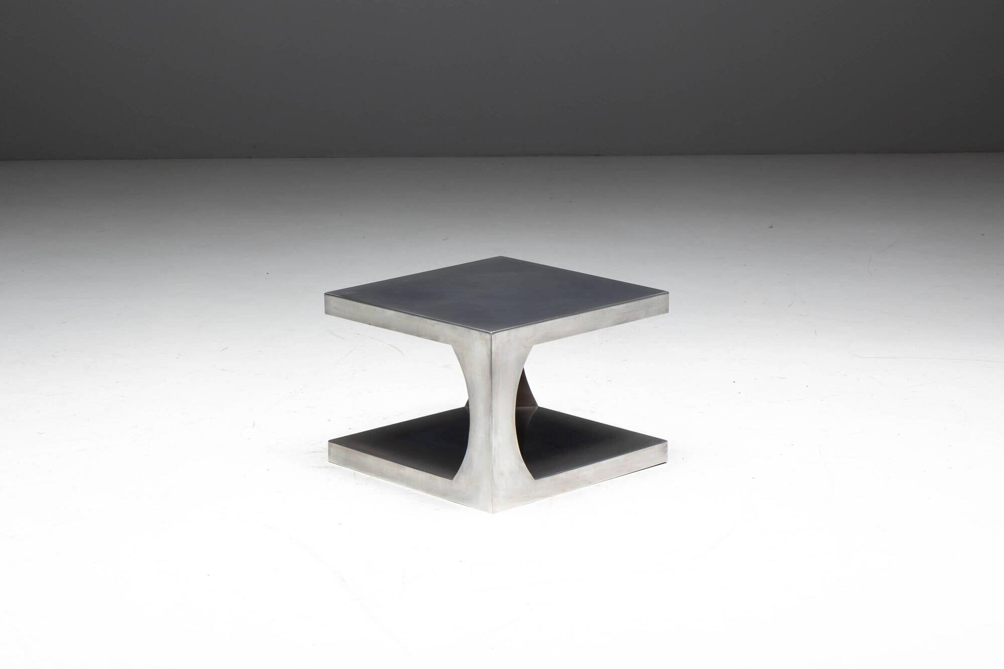 Tables d'appoint modernistes en aluminium, Italie, années 1970