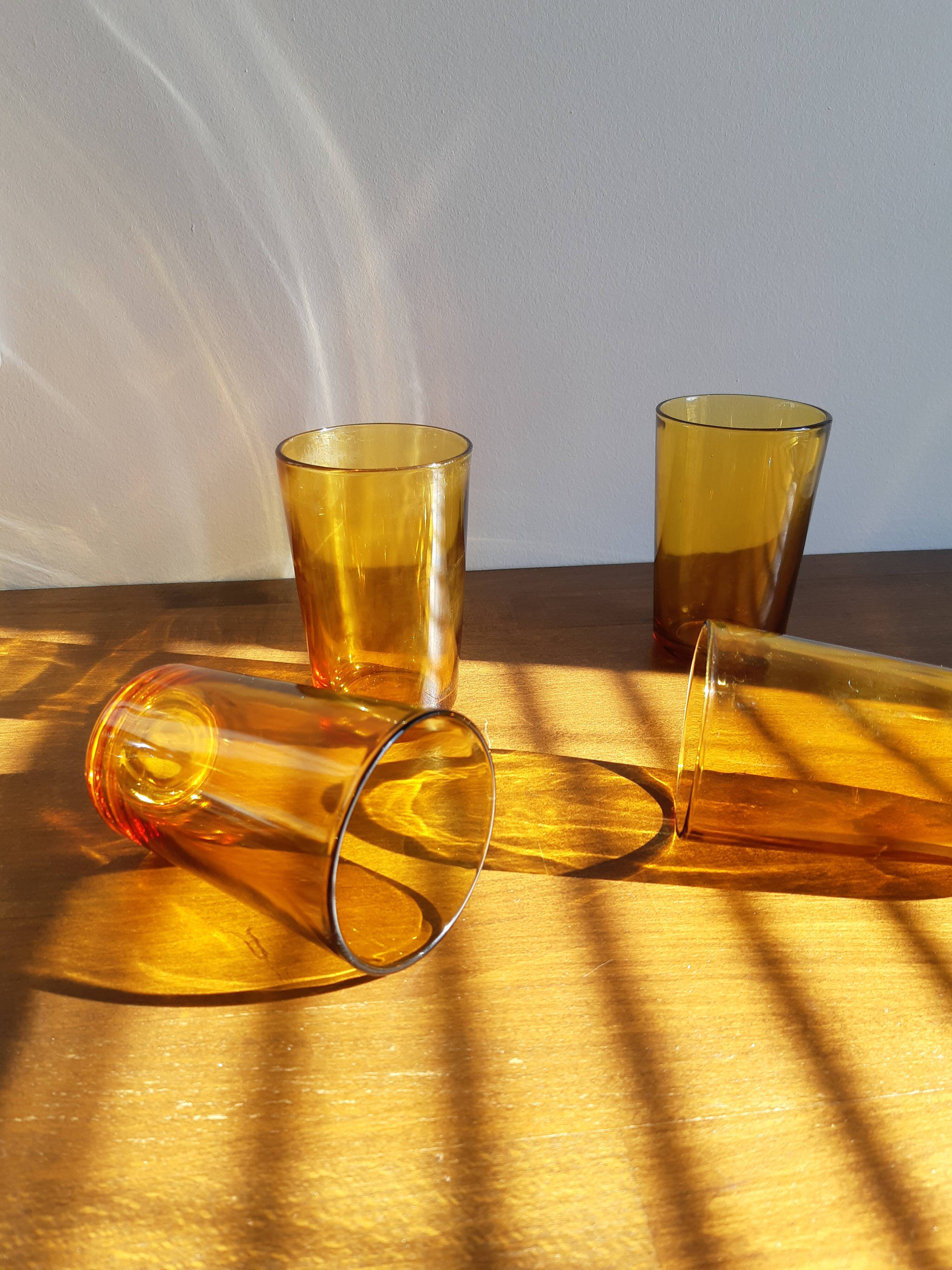 Lot of 4 glasses of amber water