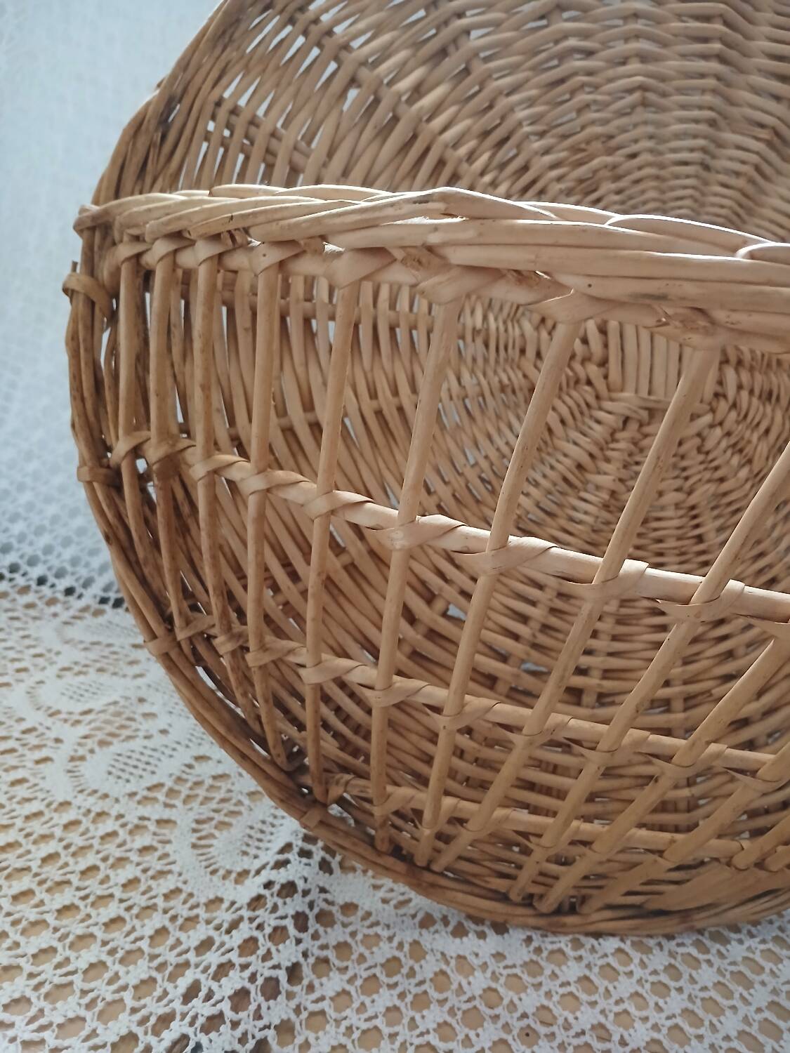 Rattan/wicker wall basket