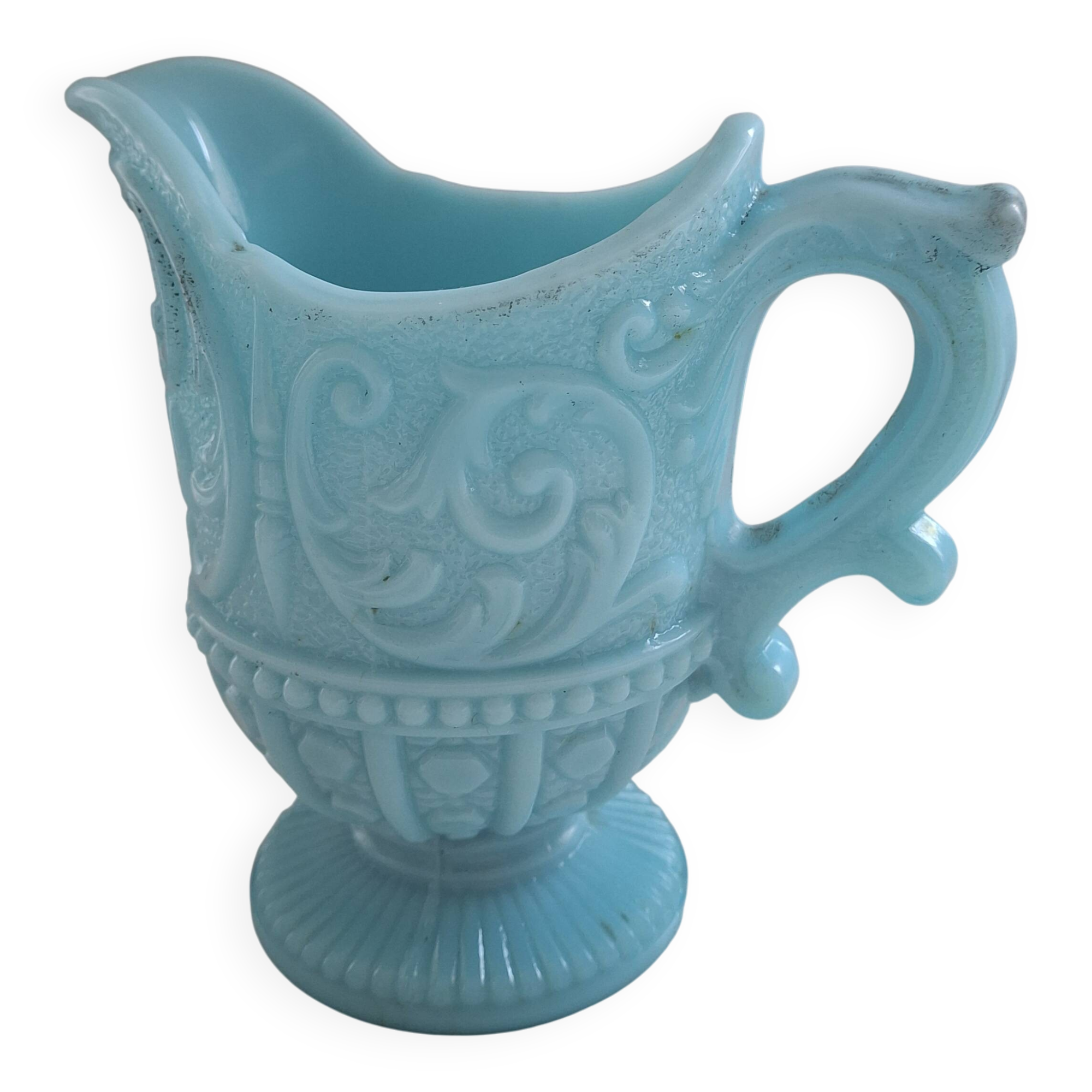 Pot à lait en opaline modele Louis xv