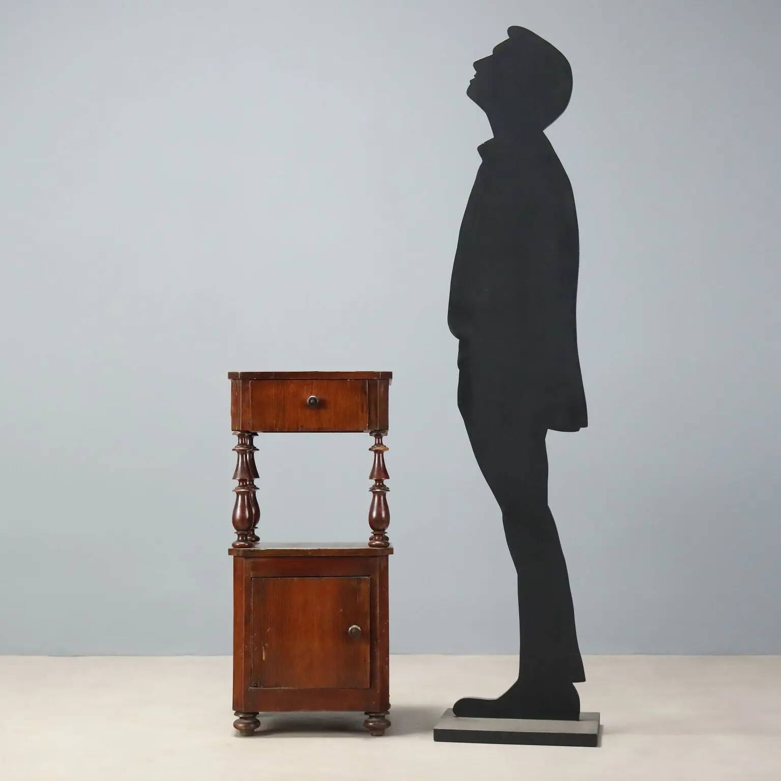 Antique Louis-Philippe bedside table in walnut, Italy, 19th century.