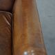 Charmant fauteuil à oreilles en cuir de mouton avec une belle patine et un excellent confort d'assise