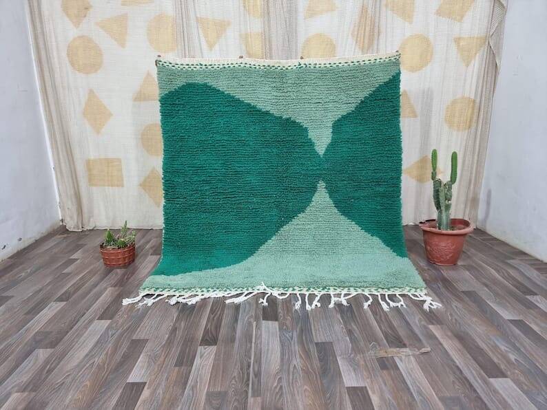 Handmade traditional Beni Ourain Berber rug, size 100 x 200 cm.