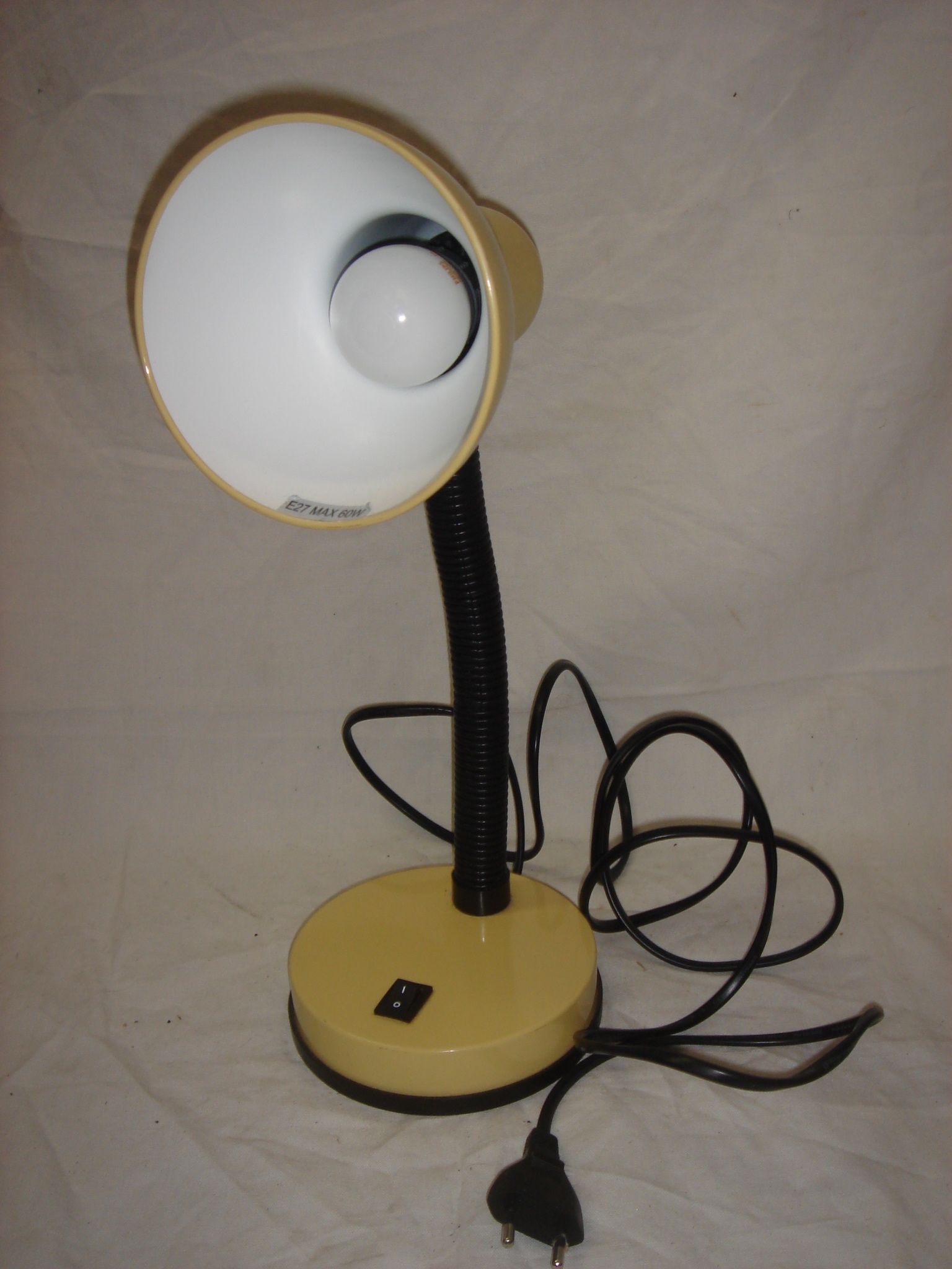 Lampe de bureau métal jaune de 1970