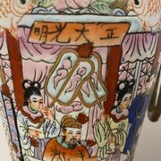 Vase en porcelaine émaillé XX siècle
