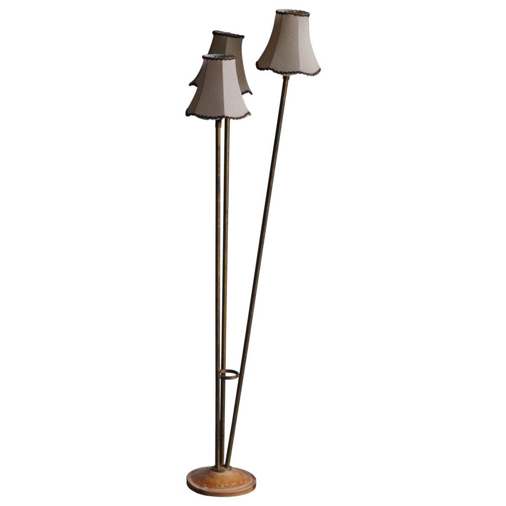 Art Deco floor lamp from the 1940s in brass with a wooden base, 3 branches, beige lampshades.